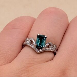 Elegant Silver and Green Tourmaline Gemstone Ring